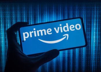 prime-video-testeaza-dublajul-asistat-de-inteligenta-artificiala-pentru-filme-si-seriale