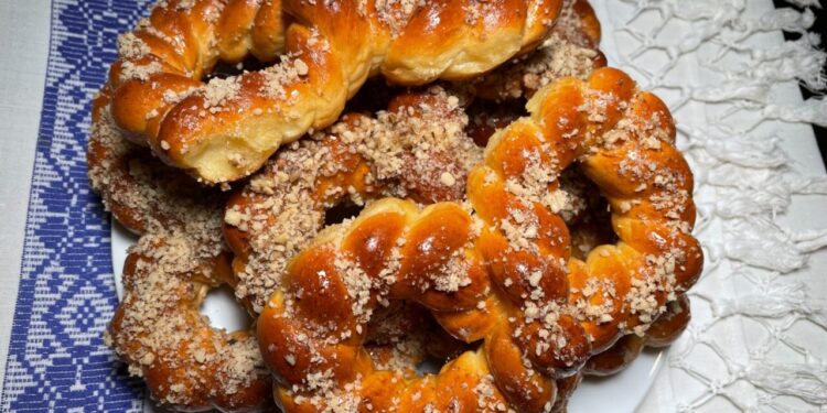 ingredientul-secret-pentru-ca-mucenicii-moldovenesti-sa-fie-moi,-aurii-si-apetisanti