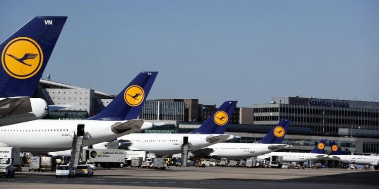marile-aeroporturi-germane-vor-fi-lovite-de-o-greva-de-24-de-ore-–-hotnews.ro