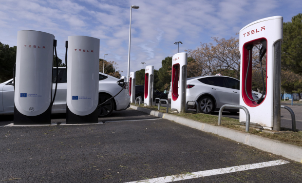 de-ce-s-au-prabusit-din-decembrie-cu-peste-50-%-actiunile-tesla