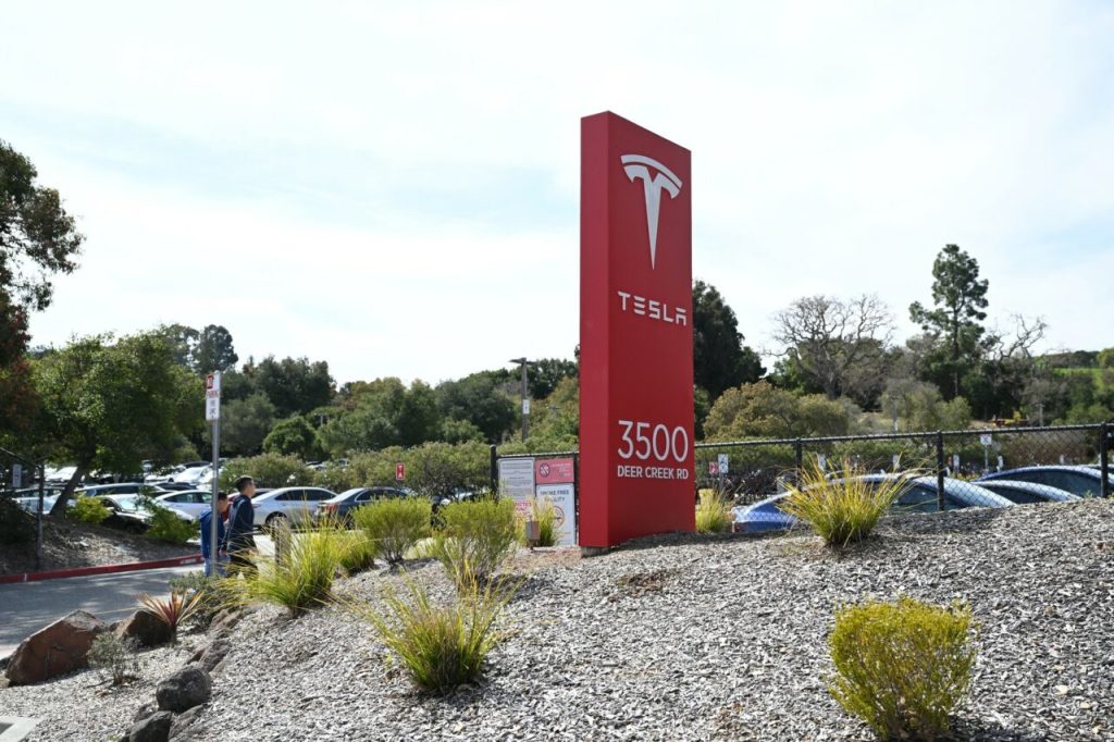 tesla-avertizeaza-ca-ar-avea-de-suferit-ca-urmare-a-razboiului-taxelor-vamale