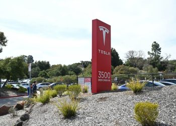 tesla-avertizeaza-ca-ar-avea-de-suferit-ca-urmare-a-razboiului-taxelor-vamale