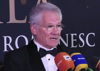 discurs-emotionant-pentru-loti-boloni-la-gala-ans:-valurile-care-ma-izbeau-nu-m-au-inghitit