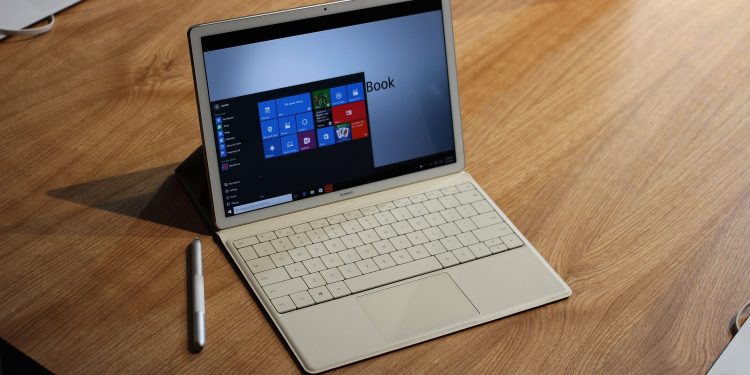 huawei-spune-adio-windows:-laptopurile-sale-vor-rula-doar-harmonyos-si-linux