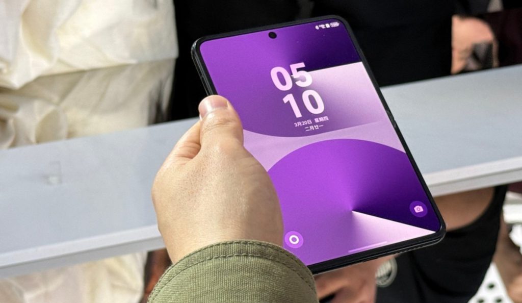 huawei-lanseaza-primul-telefon-fara-android:-pura-x-are-ecran-lat-16:10-si-asistent-ai-propriu