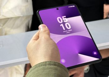 huawei-lanseaza-primul-telefon-fara-android:-pura-x-are-ecran-lat-16:10-si-asistent-ai-propriu