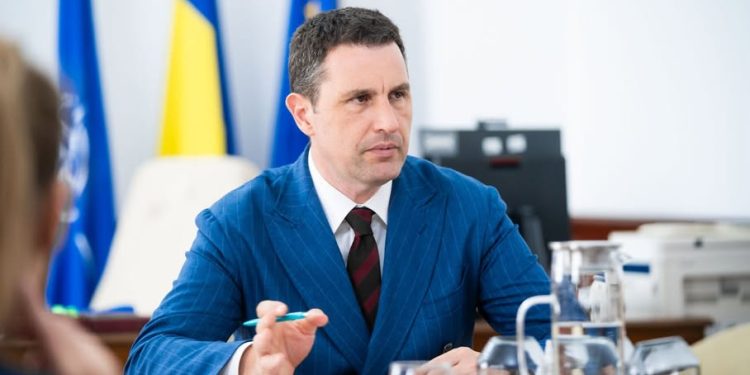 ministerul-finantelor.-noile-impozite-pe-constructiile-speciale-(taxa-pe-stalp)-private-si-de-stat