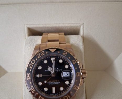 un-roman-a-platit-ceasuri-rolex-cu-foi-albe-de-hartie