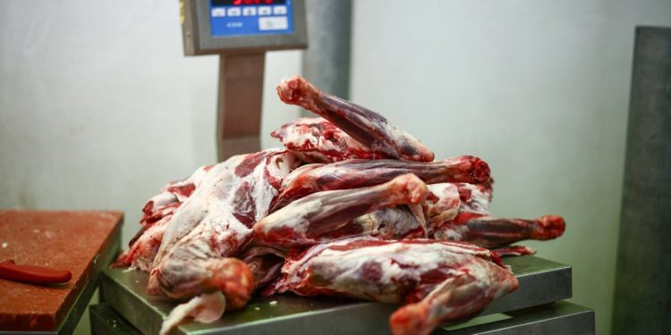masa-de-paste-din-acest-an,-mai-scumpa.-cu-cat-a-ajuns-sa-se-vanda-carnea-de-miel