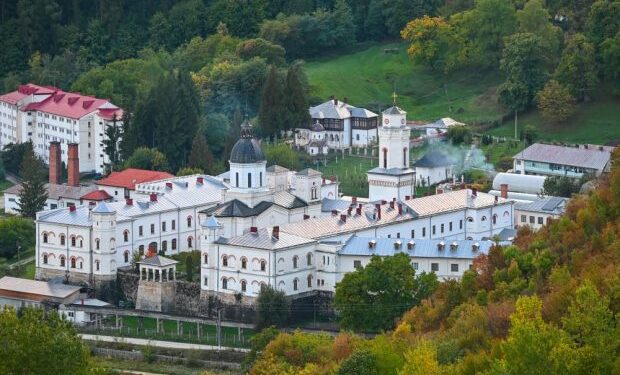 manastirea-bistrita-din-valcea-curiozitati.-unde-se-afla-si-ce-poti-vizita