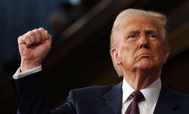 de-ce-a-amanat-trump-tarifele-auto-pentru-canada-si-mexic