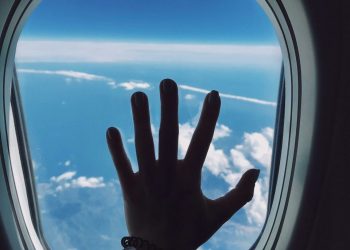 30-de-minute-de-cosmar-in-aer:-pasagerii-unui-zbor-paris-baia-mare,-panicati-de-turbulente