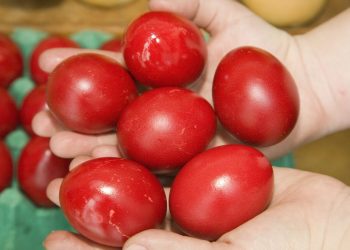 vopsirea-oualor-are-la-baza-obiceiuri-pagane