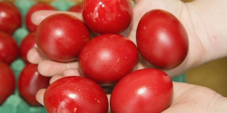 vopsirea-oualor-are-la-baza-obiceiuri-pagane