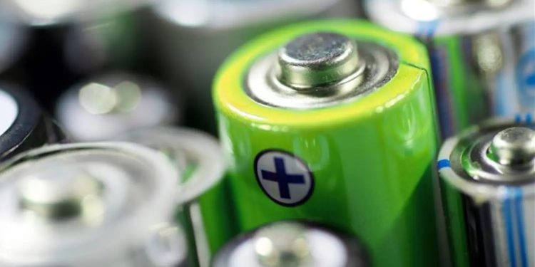 energia-care-vine-din-deseuri:-japonezii-au-creat-prima-baterie-reincarcabila-pe-baza-de-uraniu