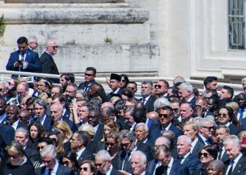 marcel-ciolacu,-dupa-inmormantarea-papei-francisc:-ne-am-luat-ramas-bun-de-la-un-lider-–-hotnews.ro