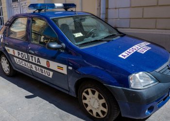 barbat-din-sibiu,-urmarit-penal-dupa-ce-si-a-decorat-intrarea-in-casa-cu-o-svastica-–-hotnews.ro