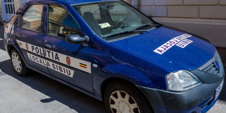 barbat-din-sibiu,-urmarit-penal-dupa-ce-si-a-decorat-intrarea-in-casa-cu-o-svastica-–-hotnews.ro