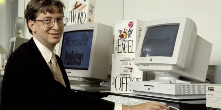 microsoft-implineste-50-de-ani,-dar-aniversarea-are-un-gust-amar,-spune-bill-gates
