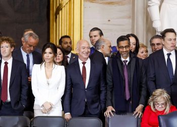 cu-cat-au-saracit-cei-mai-bogati-10-oameni-din-lume-dupa-tarifele-impuse-de-trump