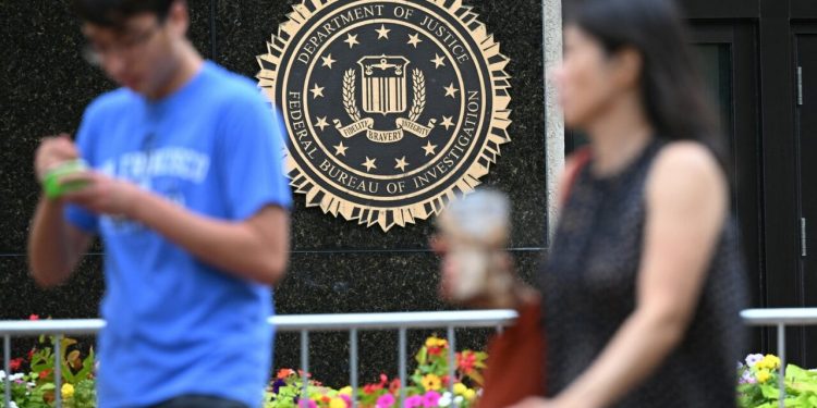 cetateni-chinezi-acuzati-de-contrabanda-cu-agenti-patogeni-biologici-periculosi-in-sua