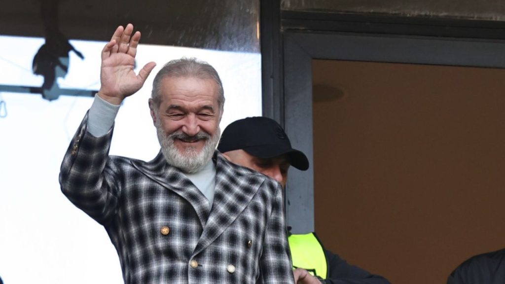 patriarhul-i-a-interzis-lui-becali-sa-mai-cante-la-strana/gigi-becali:-„ce-zice-patriarhia,-aia-fac!”