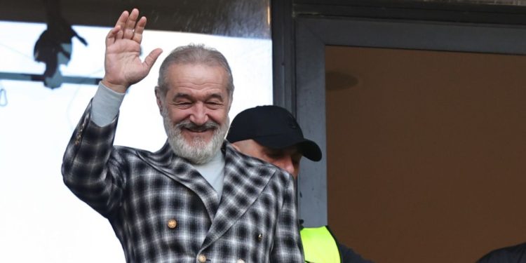 patriarhul-i-a-interzis-lui-becali-sa-mai-cante-la-strana/gigi-becali:-„ce-zice-patriarhia,-aia-fac!”