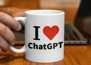 oamenii-se-indragostesc-la-propriu-de-chatgpt,-iar-openai-ia-in-serios-fenomenul