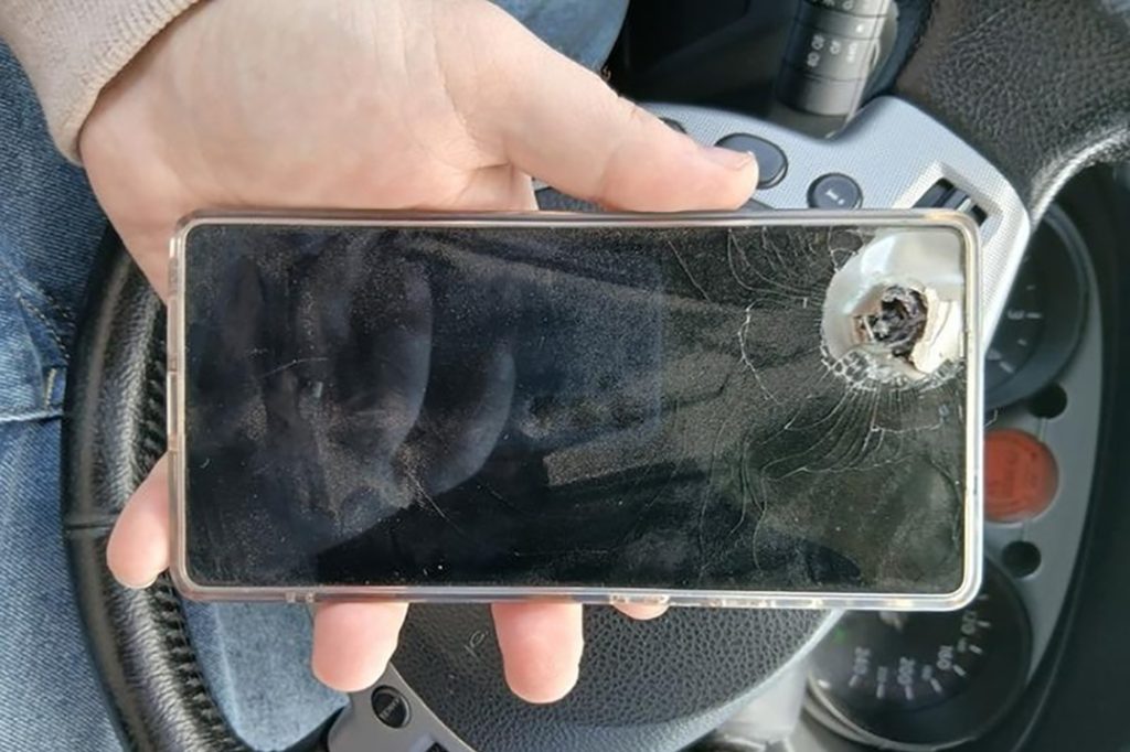 soldat-ucrainean-salvat-dintr-o-explozie-de-telefonul-mobil.-detaliul-tehnic-care-a-contat