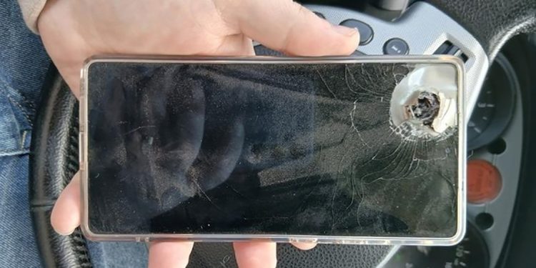 soldat-ucrainean-salvat-dintr-o-explozie-de-telefonul-mobil.-detaliul-tehnic-care-a-contat