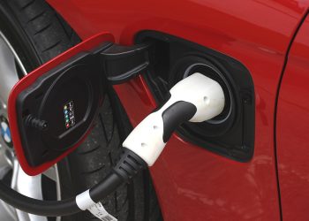 adio-opriri-dese-la-priza:-vine-masina-electrica-ce-merge-cu-peste-4.800-km-fara-pauza