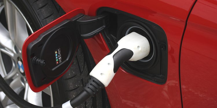 adio-opriri-dese-la-priza:-vine-masina-electrica-ce-merge-cu-peste-4.800-km-fara-pauza