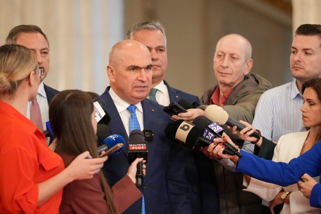 bolojan-il-ia-mana-dreapta-la-guvern-pe-mihai-jurca,-city-manager-la-oradea