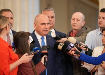 bolojan-il-ia-mana-dreapta-la-guvern-pe-mihai-jurca,-city-manager-la-oradea