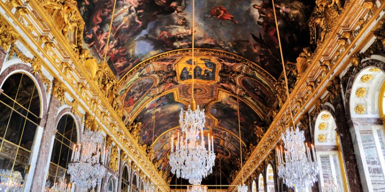 statui-vorbitoare-la-palatul-versailles,-cu-ajutorul-inteligentei-artificiale-–-hotnews.ro