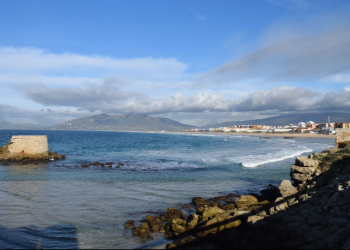 surf-ca-in-hawai-in-mediterana.-cum-puteti-ajunge-pe-aceasta-„plaja-secreta”