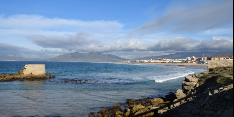 surf-ca-in-hawai-in-mediterana.-cum-puteti-ajunge-pe-aceasta-„plaja-secreta”