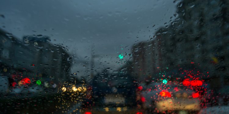 copaci-cazuti,-autoturisme-avariate-si-alte-pagube-urmarile-vijeliei-din-capitala-–-hotnews.ro