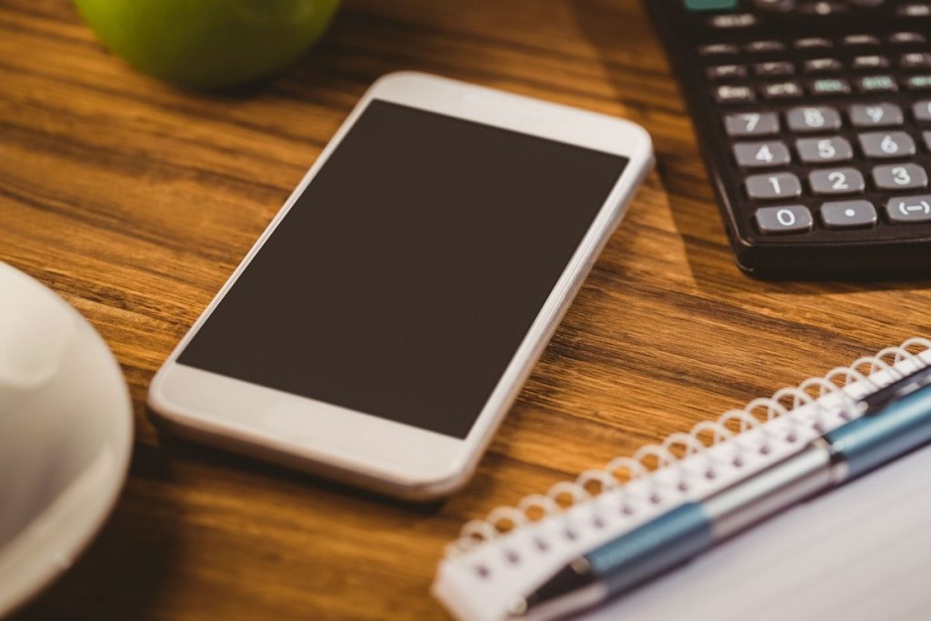 locurile-in-care-nu-ai-voie-sa-tii-telefonul-mobil.-greseala-pe-care-o-fac-milioane-de-romani