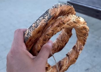 cat-a-platit-alexandru-din-bucuresti-pentru-2-covrigi-in-mamaia:-„mama,-cum-se-duc-banii-de-pe-card!”