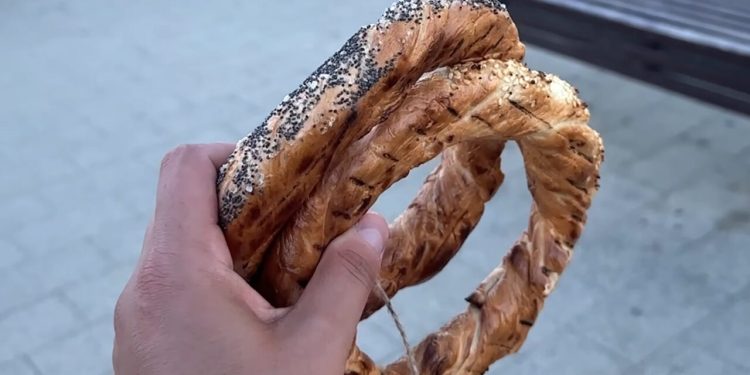 cat-a-platit-alexandru-din-bucuresti-pentru-2-covrigi-in-mamaia:-„mama,-cum-se-duc-banii-de-pe-card!”