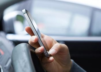 cum-iti-protejezi-telefonul-mobil-de-caldura?-trucurile-care-il-pot-salva-in-zilele-caniculare