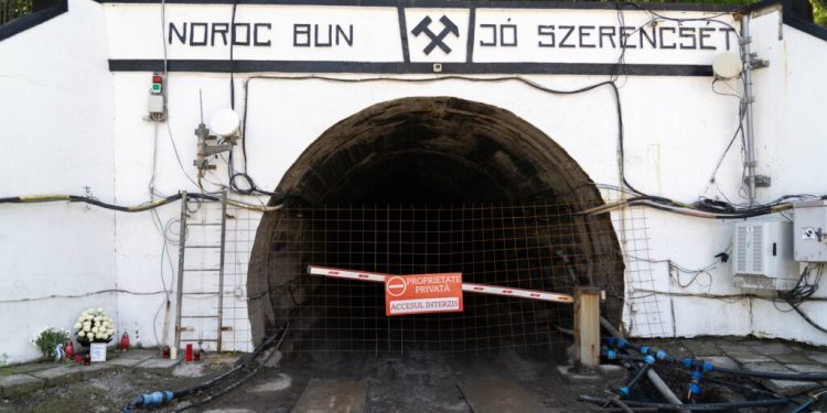 ministrul-economiei:-a-doua-zi,-dupa-tragedia-de-la-praid,-directorului-salrom-i-s-a-marit-salariul