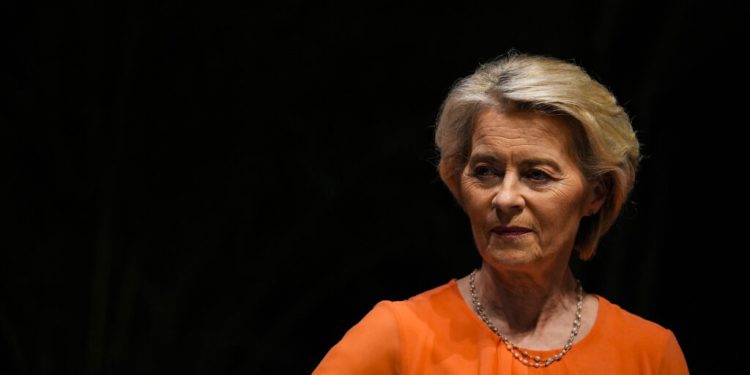 ursula-von-der-leyen-reactioneaza-dupa-anuntul-lui-trump-privind-tarifele-de-30%-pentru-ue