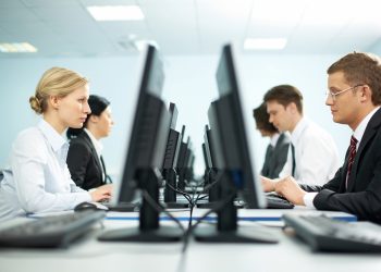 criza-din-it-ul-romanesc:-concedieri-masive,-dar-si-proiecte-inghetate-in-2025