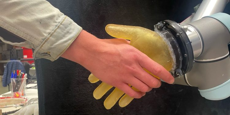 robotii-ar-putea-ajunge-la-urmatorul-nivel-–-ce-este-pielea-electronica-si-cum-ii-face-mai-umani