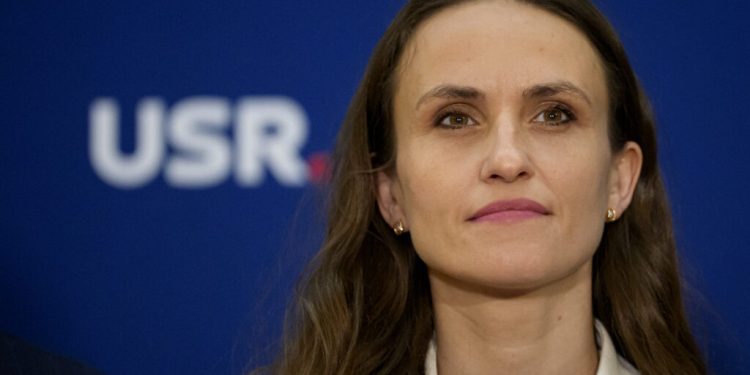 oana-toiu:-trebuie-sa-facem-trecerea-de-la-a-ajuta-ucraina-sa-reziste,-la-a-o-ajuta-sa-castige