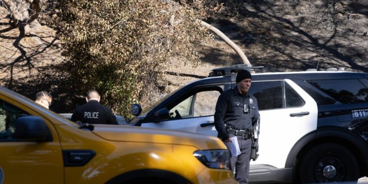 soferul-care-a-intrat-cu-masina-in-multime-la-un-club-din-los-angeles-ar-fi-fost-impuscat