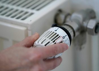 bolojan:-urmeaza-o-crestere-a-preturilor-la-caldura-/-de-la-anul-vom-vedea-efectele-masurilor