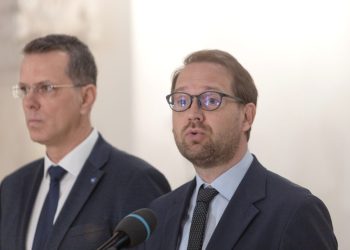 dominic-fritz:-masurile-sunt-dureroase-pentru-clasa-politica,-pentru-privilegiati